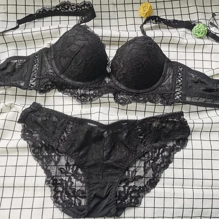 Lace Bra and Panties Set with Push Up Styling - BRESNA